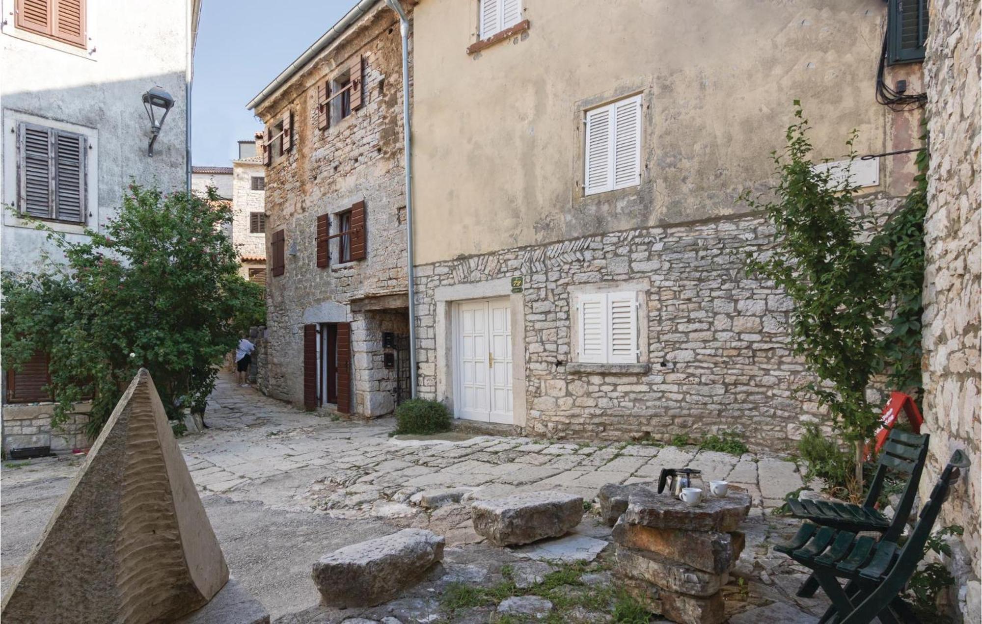 2 Bedroom Stunning Home In Bale Exterior photo