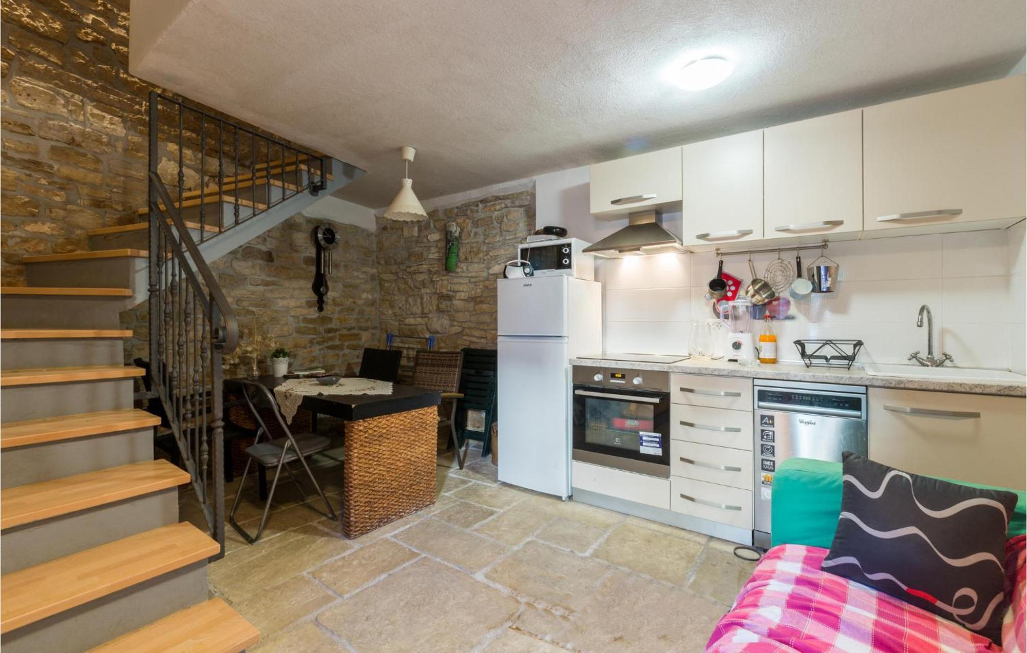 2 Bedroom Stunning Home In Bale Exterior photo